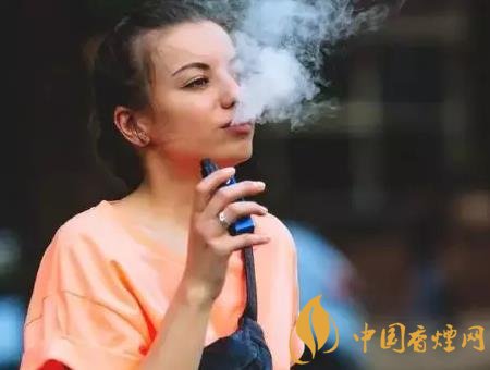 青少年接触香烟的比率增大 美国近一半高中生使用烟草制品